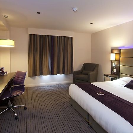 Premier Inn High Wycombe/Beaconsfield エクステリア 写真