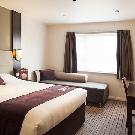 Premier Inn High Wycombe/Beaconsfield エクステリア 写真