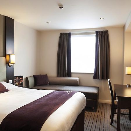 Premier Inn High Wycombe/Beaconsfield エクステリア 写真