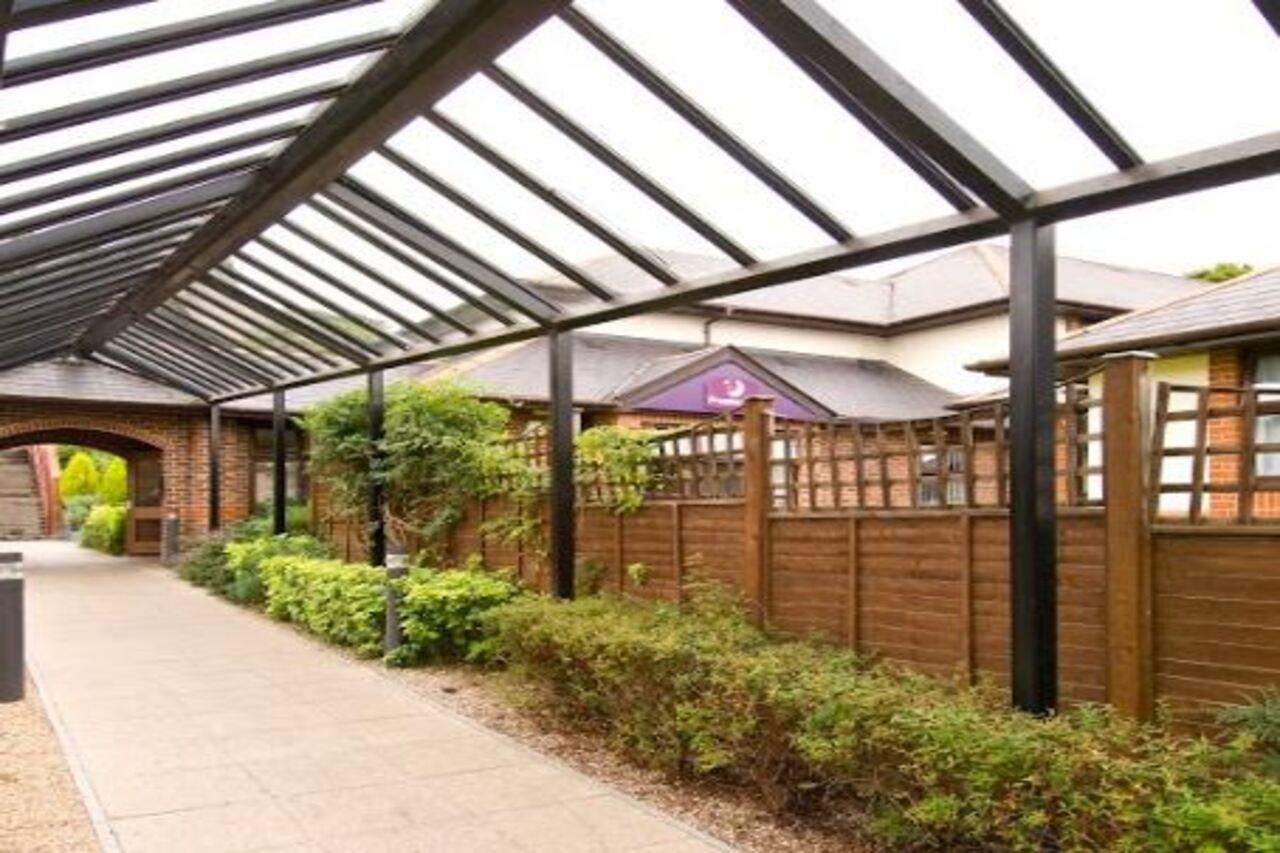 Premier Inn High Wycombe/Beaconsfield エクステリア 写真
