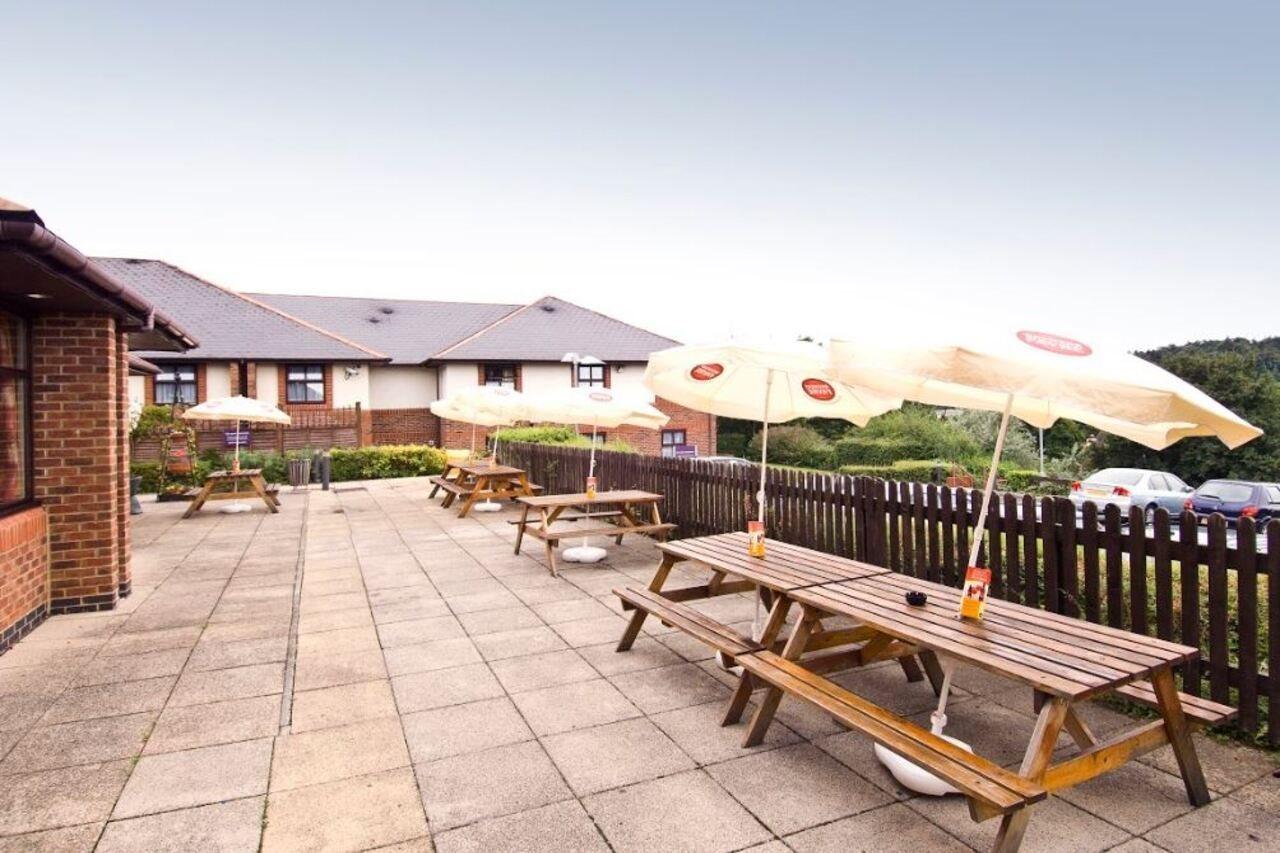 Premier Inn High Wycombe/Beaconsfield エクステリア 写真