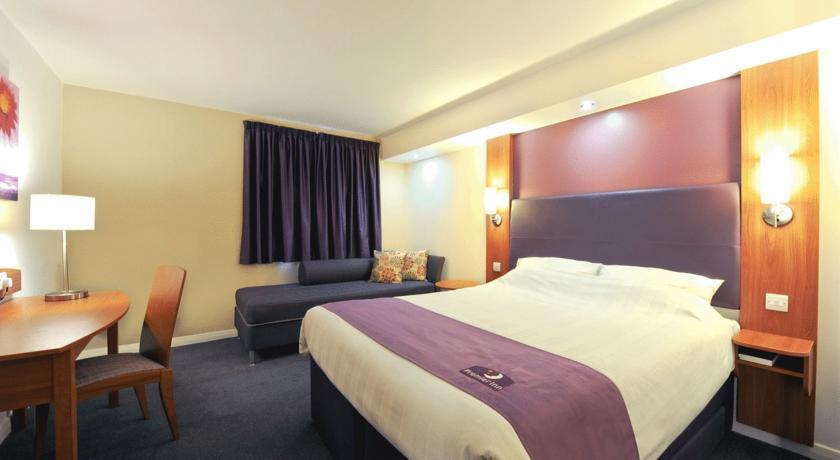 Premier Inn High Wycombe/Beaconsfield エクステリア 写真