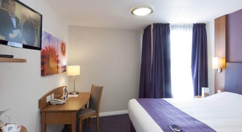 Premier Inn High Wycombe/Beaconsfield エクステリア 写真