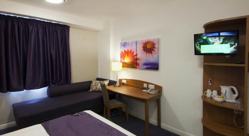 Premier Inn High Wycombe/Beaconsfield エクステリア 写真