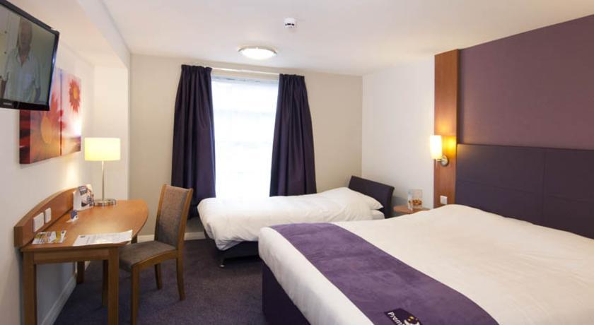 Premier Inn High Wycombe/Beaconsfield エクステリア 写真