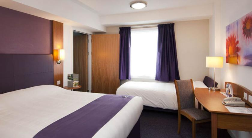 Premier Inn High Wycombe/Beaconsfield エクステリア 写真