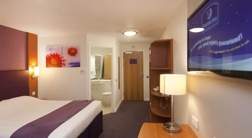 Premier Inn High Wycombe/Beaconsfield エクステリア 写真