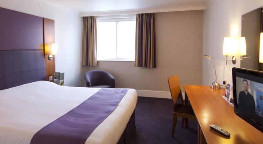 Premier Inn High Wycombe/Beaconsfield エクステリア 写真