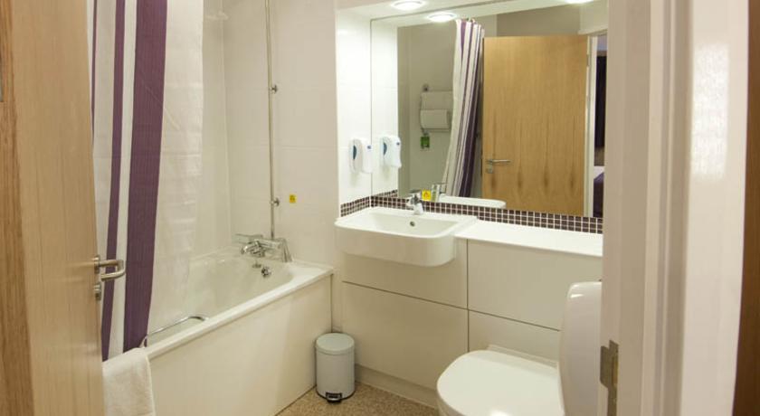 Premier Inn High Wycombe/Beaconsfield エクステリア 写真