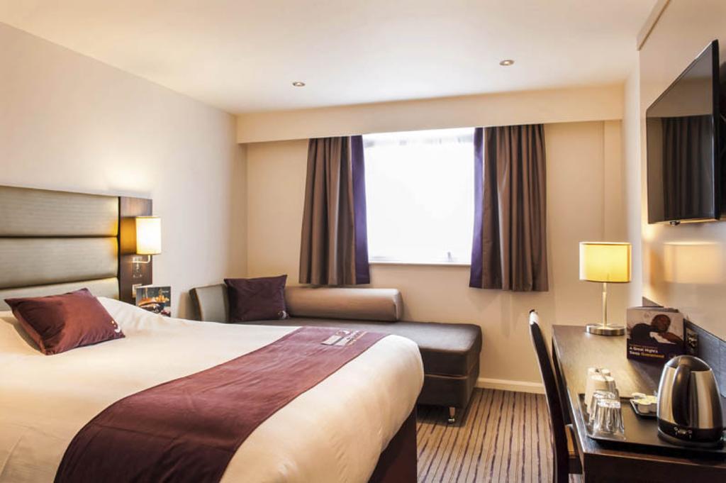 Premier Inn High Wycombe/Beaconsfield エクステリア 写真