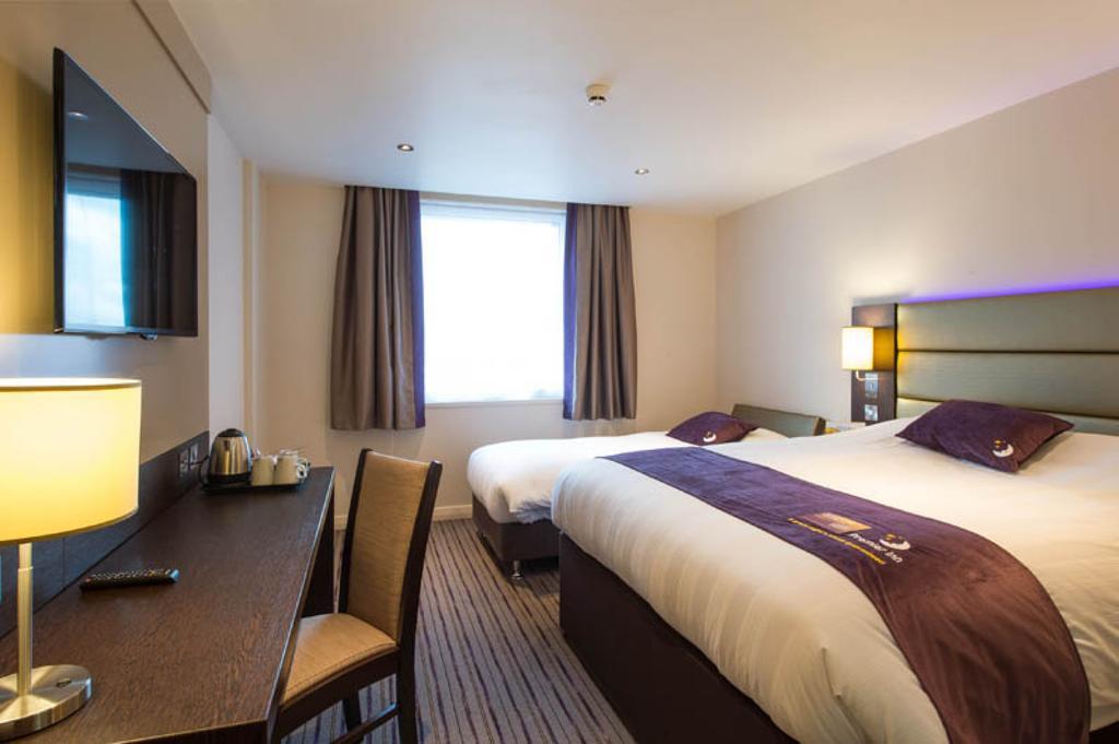 Premier Inn High Wycombe/Beaconsfield エクステリア 写真